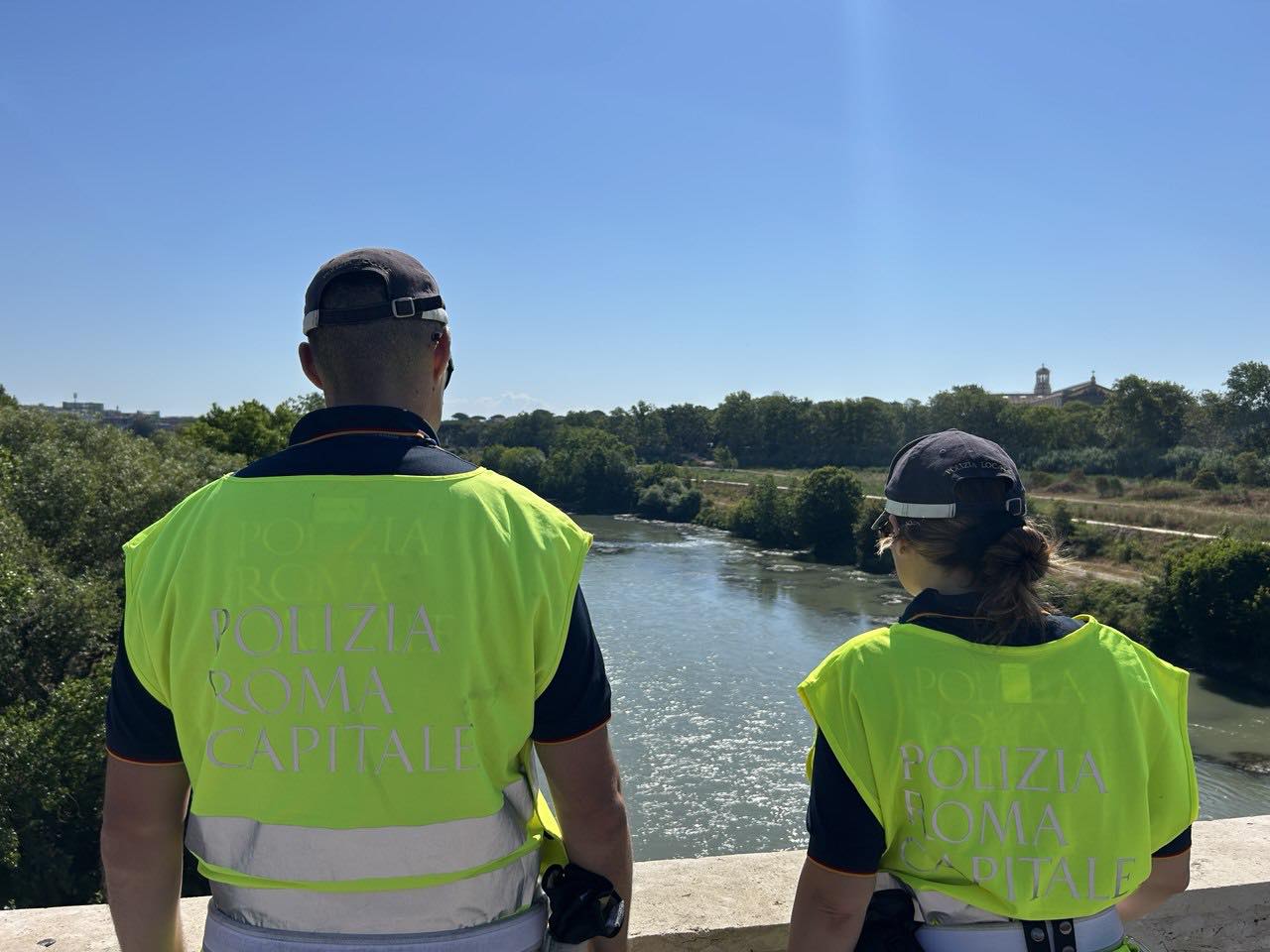 Roma: uomo 35enne tenta di gettarsi da Ponte Sisto, salvato da polizia locale