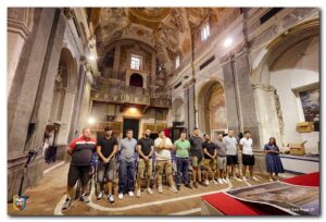 Viterbo – Undici nuovi facchini: il rito della vestizione li accoglie nella tradizione di Santa Rosa