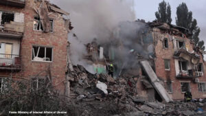 Attacco russo su Kiev nella notte, 15 i morti e decine di feriti