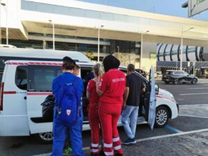 Croce Rossa porta 17enne Yassine da Gaza in Italia