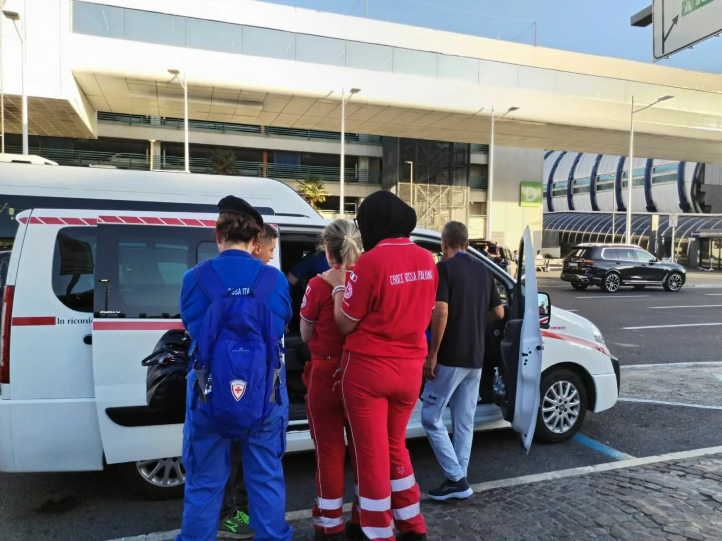 Croce Rossa porta 17enne Yassine da Gaza in Italia