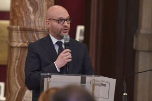 Fontana “Serve più determinazione contro le violenze ai cristiani”