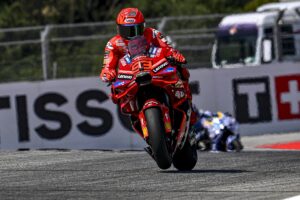Marc Marquez vince la Sprint in Austria, ritiro per Bagnaia