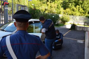 Entra nella farmacia e svuota il registratore di cassa, denunciato 48enne nel Reatino