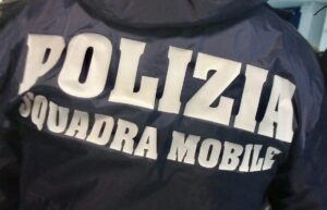 Roma – Viola divieto di avvicinamento, rifiutato si vendica ed appicca incendio a casa