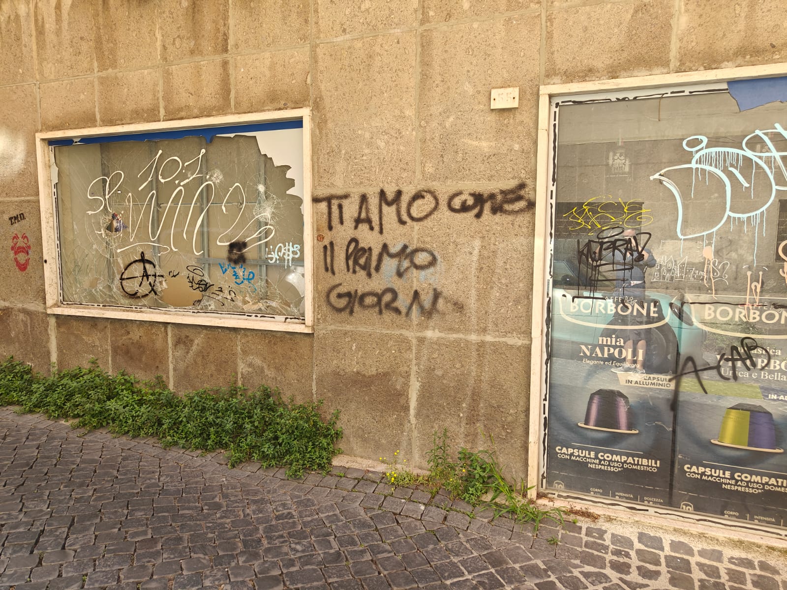 Viterbo – Vetrine sfondate e degrado in pieno centro: “Poca luce, pochi controlli. Cos’altro potevamo aspettarci?”