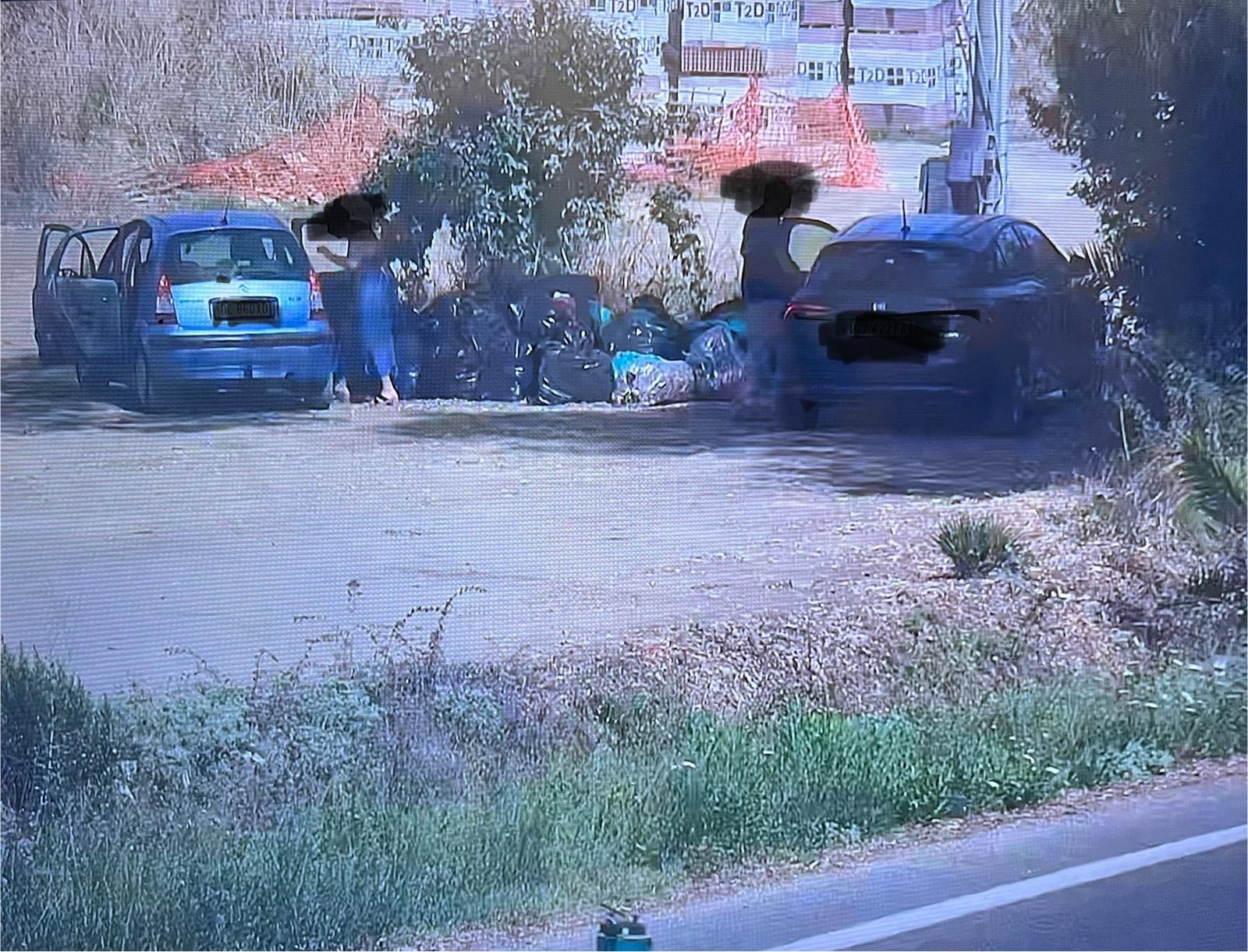 Santa Marinella – “Altri due zozzoni ripresi a gettare immondizia”, multe salate e denuncia penale