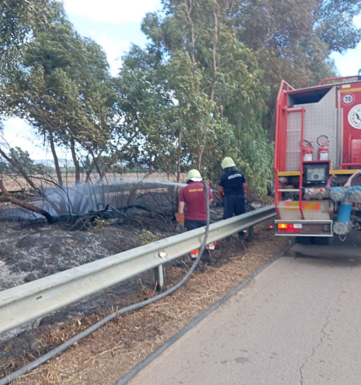 Tarquinia – Vasto incendio lungo la litoranea, ore per domare le fiamme