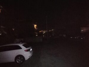 Tarquinia – Buio totale da 4 giorni in una parte della zona PEEP: i cittadini chiedono risposte dal Comune (FOTO)