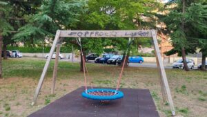 Viterbo – Murialdo, vandali ancora in azione nei giardinetti abbandonati dall’amministrazione