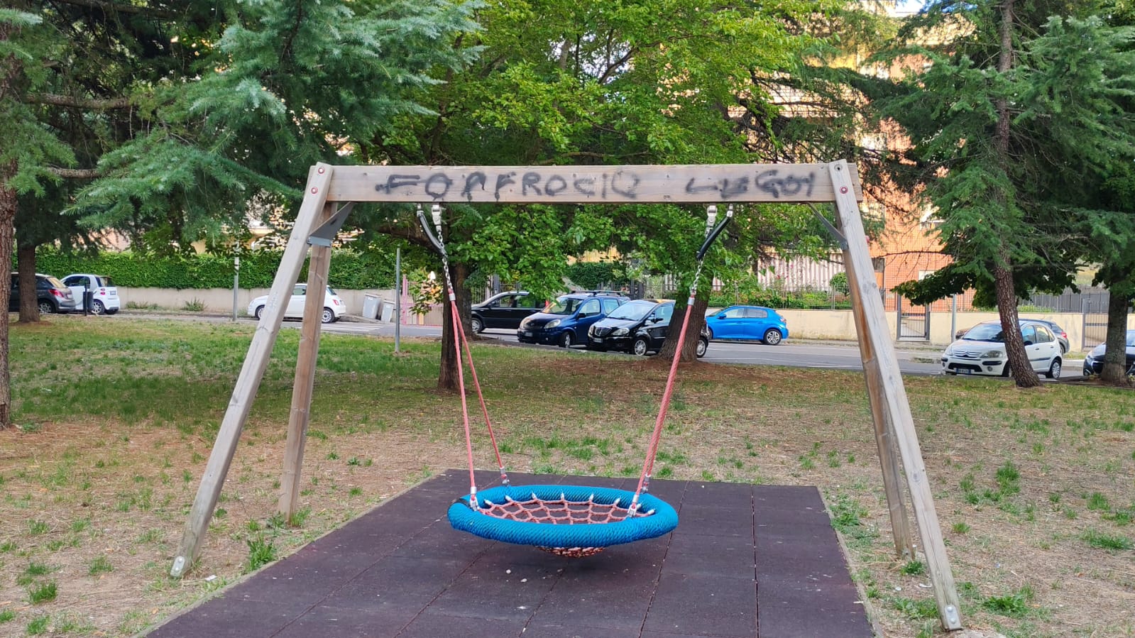 Viterbo – Murialdo, vandali ancora in azione nei giardinetti abbandonati dall’amministrazione