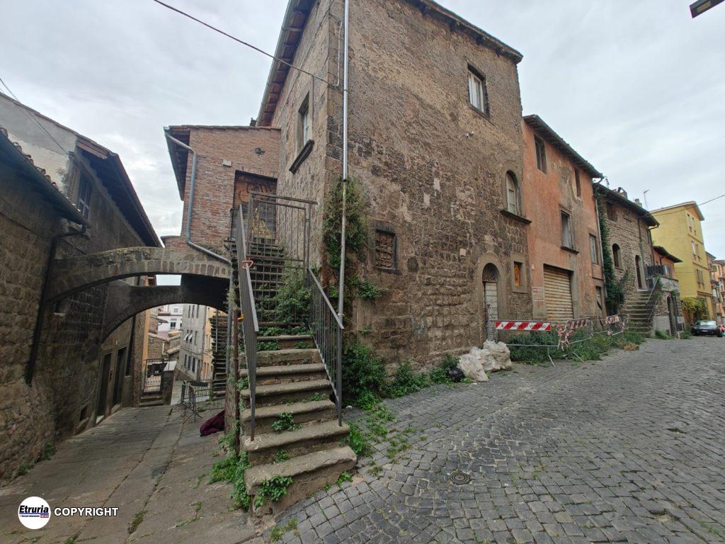 Viterbo – “Immediato ripristino e recupero del palazzo di via Bellavista” Frontini (finalmente) mette alle strette la proprietà