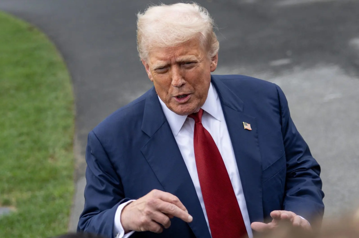 Ue conferma sospensione contro-dazi, ma Trump minaccia tariffe al 35%