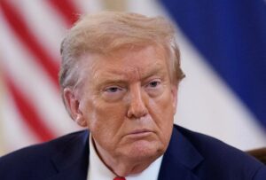 Trump “Preferirei non essere presente a incontro Putin-Zelensky”