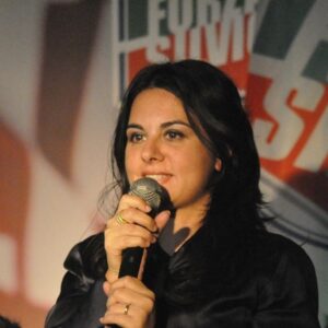 Civitavecchia – Young Summer Festival, FdI attacca la consigliera Lecis: “Si è dimenticata del merito di Emanuela Mari”