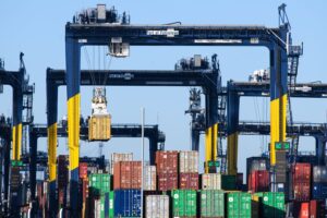 A giugno surplus commercio estero area euro in calo