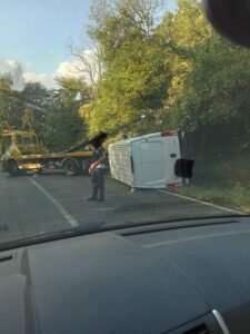 Viterbo – Furgone si ribalta nei pressi della Cimina, lunghe code