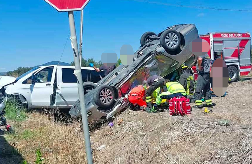 Montalto di Castro – Scontro tra auto e furgoncino a Pescia Romana, tre feriti. Donna trasferita in elisoccorso al Gemelli