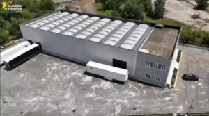 Cassino – Scoperta enorme fabbrica clandestina di sigarette, giro d’affari da 900 milioni l’anno (FOTO)