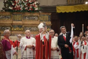 A Napoli si ripete il miracolo di San Gennaro, il sangue si è sciolto