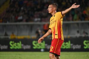 Prima gioia Camarda, il Lecce aggancia il Bologna in extremis