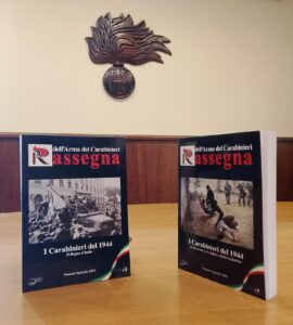 I Carabinieri consegnano i numeri speciali della Rassegna dell’Arma