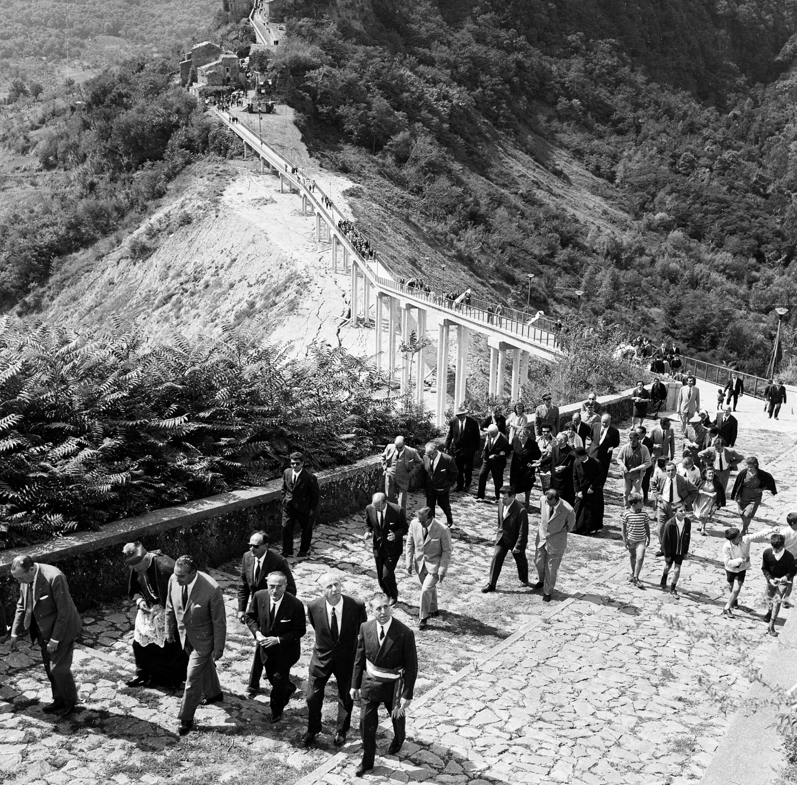 ‘Il Ponte di Civita: 60 anni di un’icona’: taglio del nastro della mostra a Civita di Bagnoregio