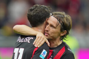 Modric, Pulisic e San Siro: muro Max, urlo Milan. Agganciato Conte, lassù pure la Roma