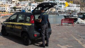 Ischia (Na) – Maxi-controlli sugli affitti turistici: scoperte 36 strutture irregolari e 15 denunce alla Procura