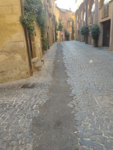 “Tuscania sempre più sporca e abbandonata”, la denuncia di Tuscania delle Idee