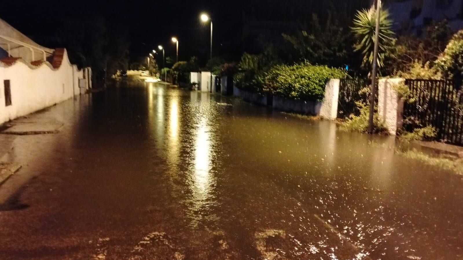 Tarquinia – Forti piogge nella notte: si allagano le strade del lido, fango e detriti sulla Tarquiniese (FOTO)