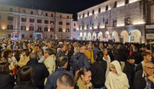 Viterbo – La Notte Rosa piace a tutta la città, folla per le strade