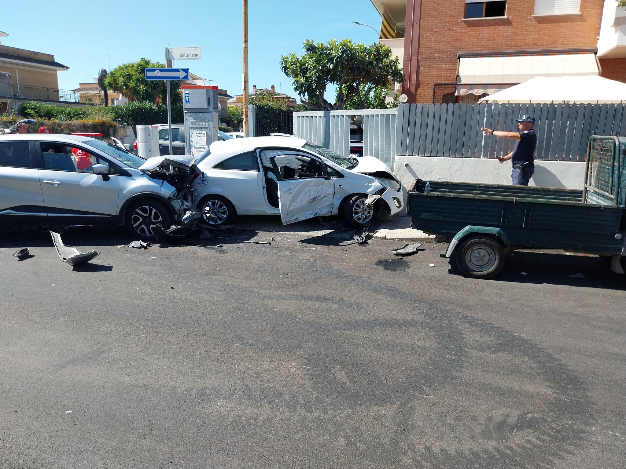 Cerveteri – Brutto incidente tra via della Lega e via Badini, tre ambulanze sul posto (FOTO)