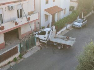 Santa Marinella – Incidente in via Oberdan, un cittadino: “Tragedia sfiorata, alle 8 passano i bambini che vanno alla scuola Pirgus”