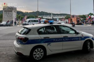 Roma – Olimpico: intercettato furgone con carico di bevande destinate alla vendita illegale, maxi-sequestro di acqua e birra