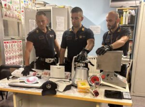 Roma – Tor Bella Monaca, sventato furto in una scuola comunale