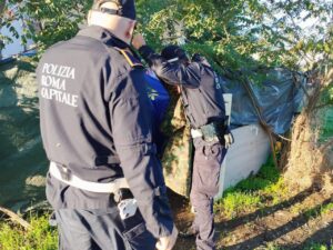 Roma – Primavalle, liberate due aree occupate abusivamente: rimossi 10 metri cubi di rifiuti