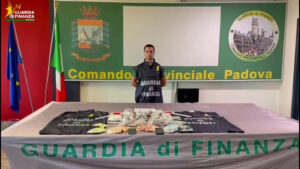 Nascondeva tre chili di eroina in casa, un arresto a Padova