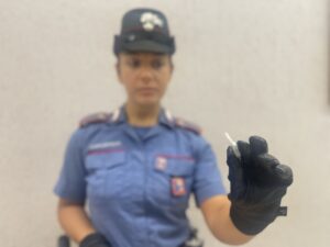 Anzio – Giovane marocchino fermato per droga prende a pugni e calci i carabinieri, arrestato