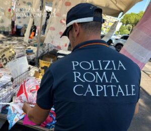 Roma – Parioli, ambulante abusivo minaccia agenti con mazza da baseball e tirapugni, arrestato