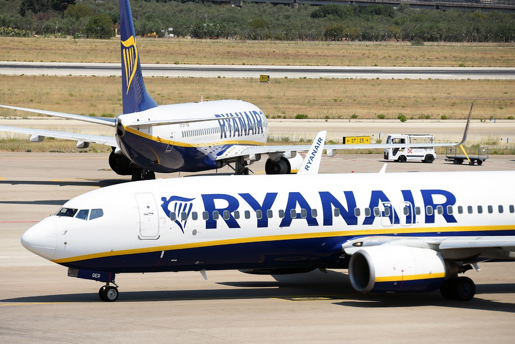 Ryanair: Assoutenti, extra di 55 euro per chi non avrà carta d’imbarco digitale