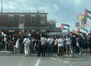 Civitavecchia – Circa 200 manifestanti al presidio pro Palestina a Molo Vespucci