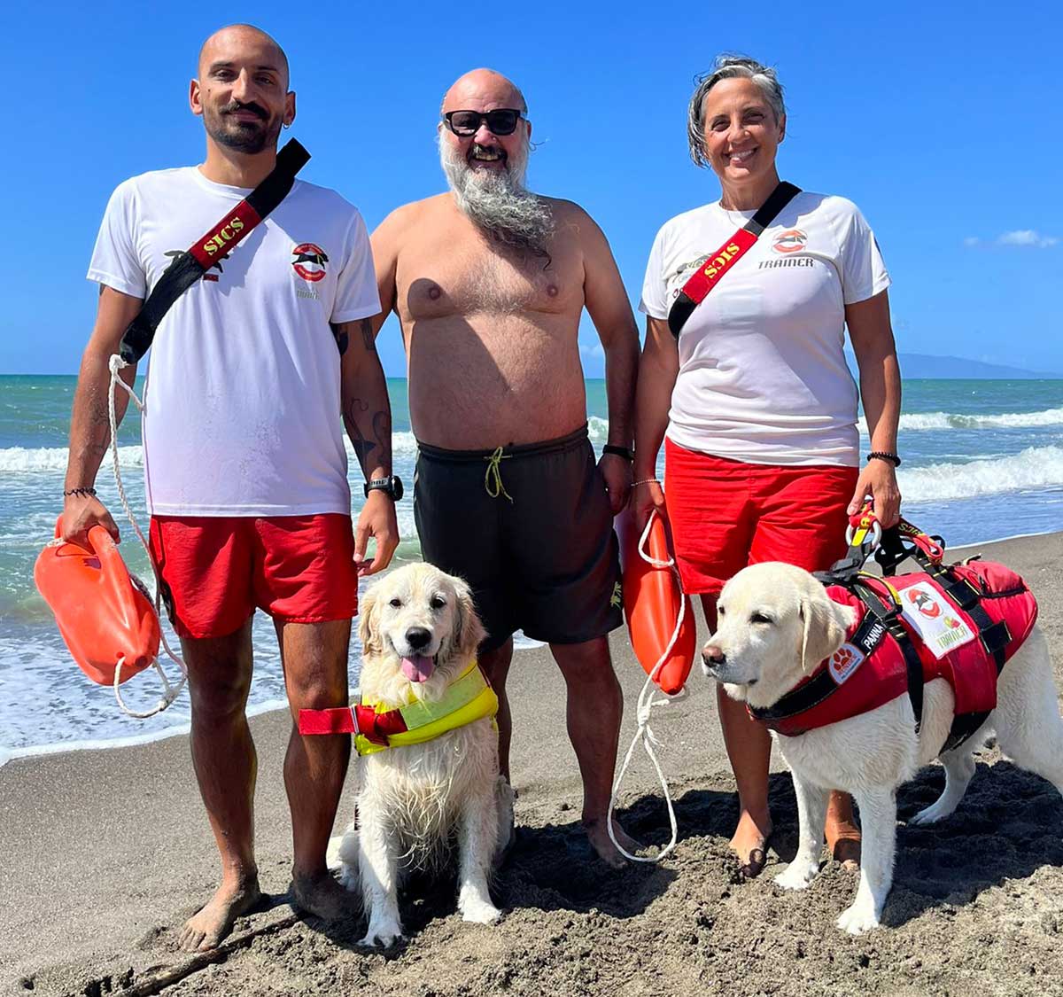Montalto di Castro – Eroi a quattro zampe: Panna e Maia salvano turista trascinato dalla corrente