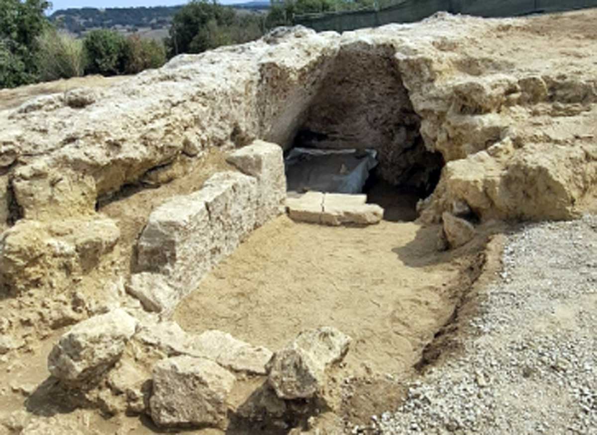 Tarquinia – Nuova scoperta alla Necropoli dei Monterozzi: torna alla luce una tomba a camera inviolata