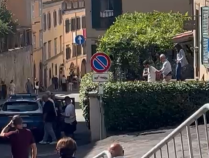 Viterbo – Santa Rosa, attentato sventato: il momento dell’arresto dei due turchi armati (VIDEO)