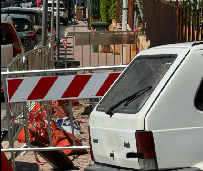 Civitavecchia – “Via Togliatti ostaggio da mesi delle transenne, aspettiamo l’incidente?”