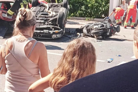 Auto carambola sulla ciclabile travolgendo undici veicoli, cinque i feriti