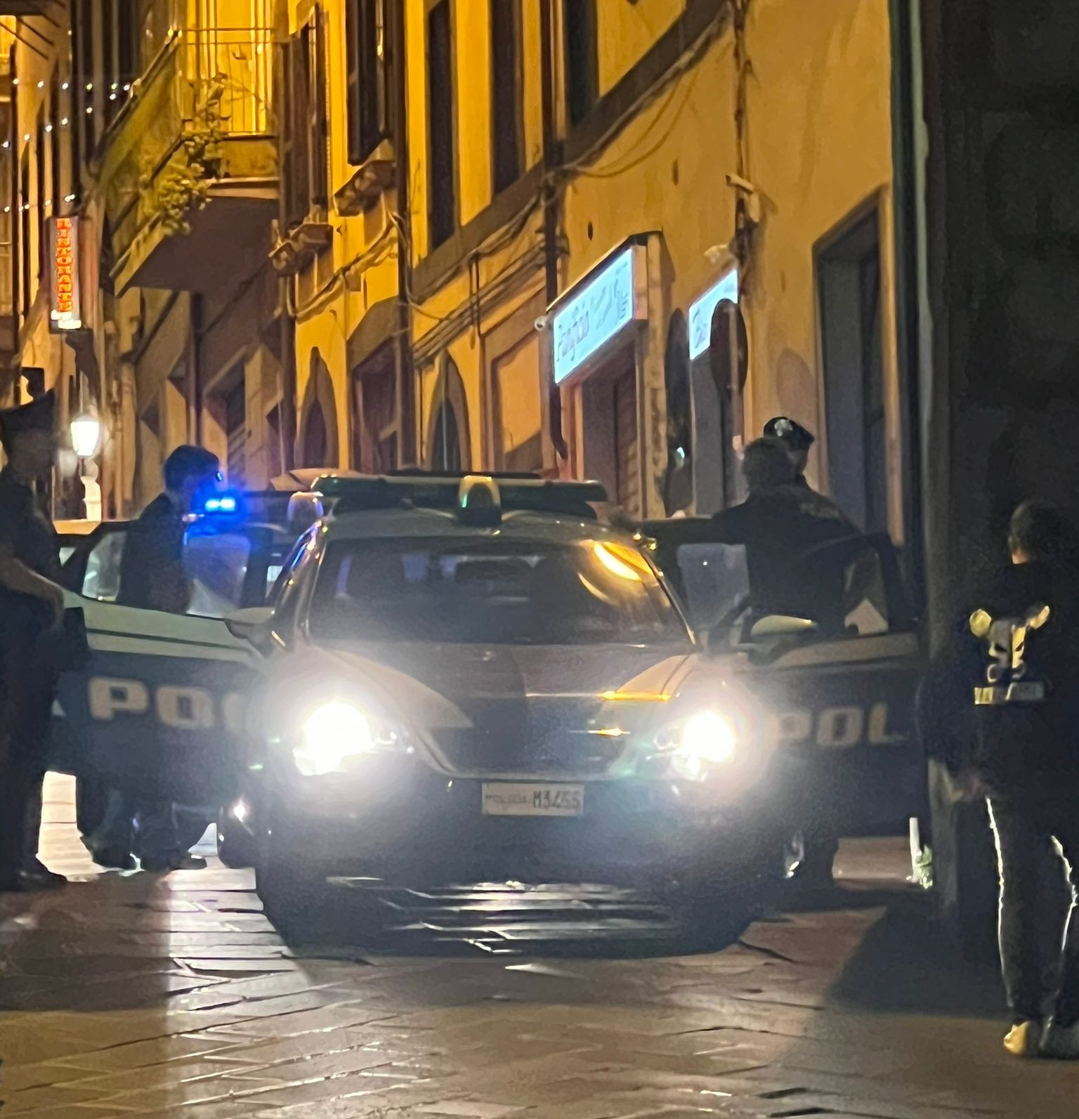 Montefiascone – Polizia in centro, perquisizioni in corso e vari arresti