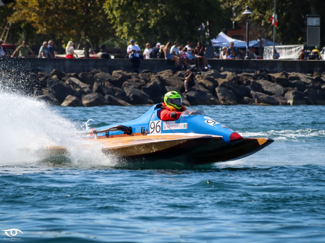 Marta – Sul lago di Bolsena lo spettacolo del raduno di barche da da corsa storiche (FOTO)