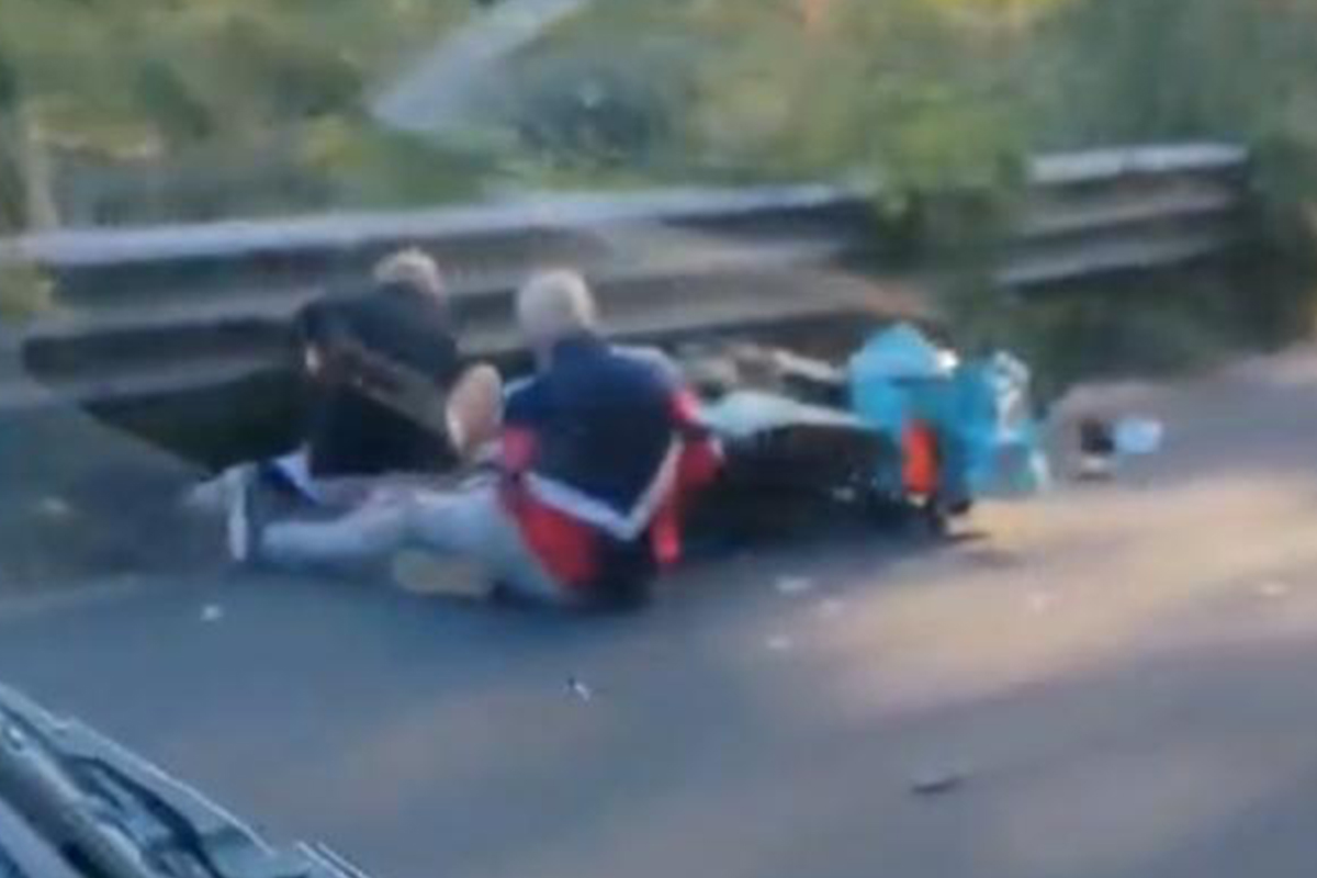 Vetralla – Grave incidente sull’Aurelia bis, scooter vola contro il guardrail (FOTO)